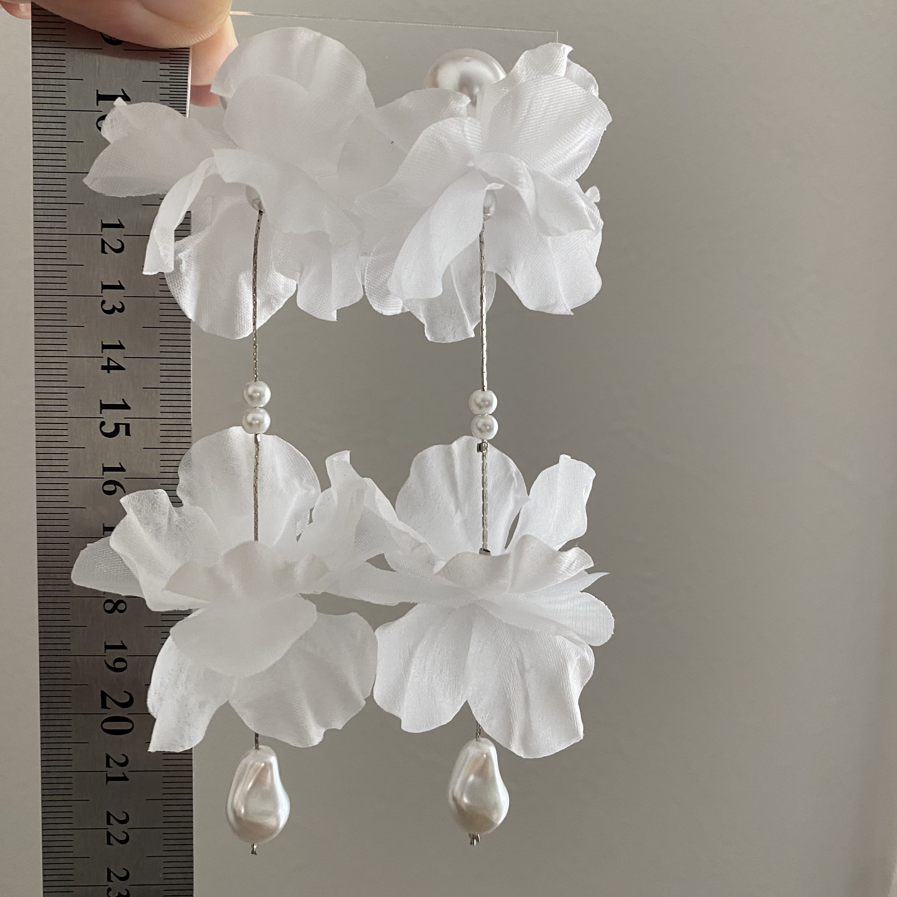 2way　ホワイト　フラワー　パール　シルバー　大ぶり　ロング　ブライダル　ウェディング　結婚式　披露宴　花嫁　ピアス