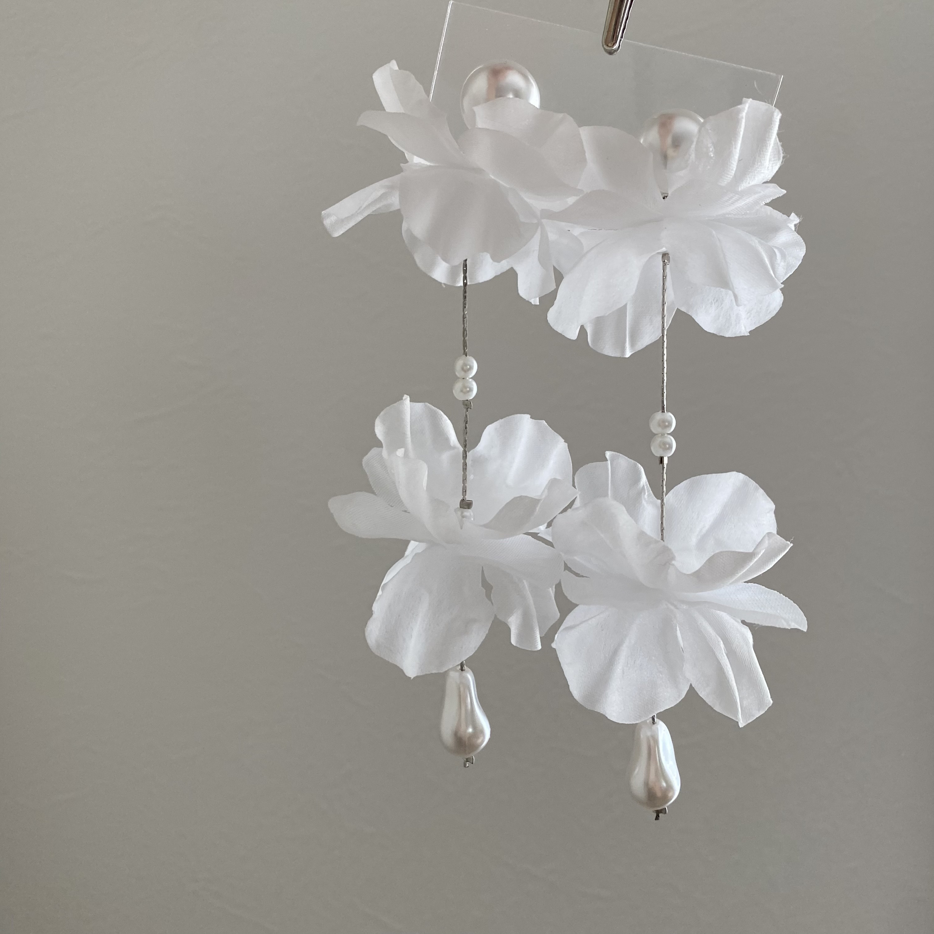 2way　ホワイト　フラワー　パール　シルバー　大ぶり　ロング　ブライダル　ウェディング　結婚式　披露宴　花嫁　ピアス