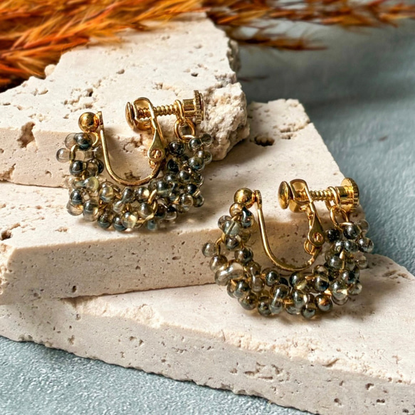 秋映えイヤリング 秋色 ブラウン ゴールド フープ シンプル クリア 上品 人気 おしゃれ プレゼント 送料無料　秋新作 1枚目の画像