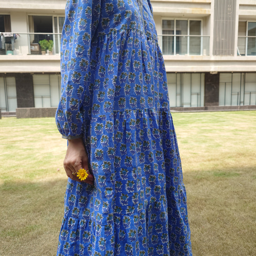 handmadeコーデュロイ花柄ギャザーワンピースfree青 両ポケット＆裏地綿付】ブルーフラワーの3段ギャザー ワンピース