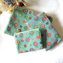再販フランス生地　万華鏡と小花のポーチ　コインケース　コスメ入れ　薬入れ　カード入れ 5枚目の画像
