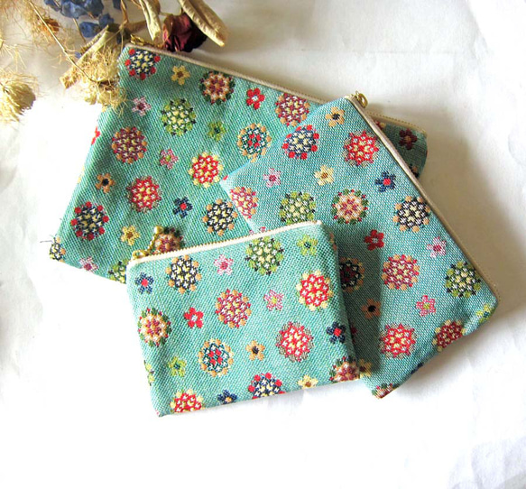 再販フランス生地　万華鏡と小花のポーチ　コインケース　コスメ入れ　薬入れ　カード入れ 5枚目の画像