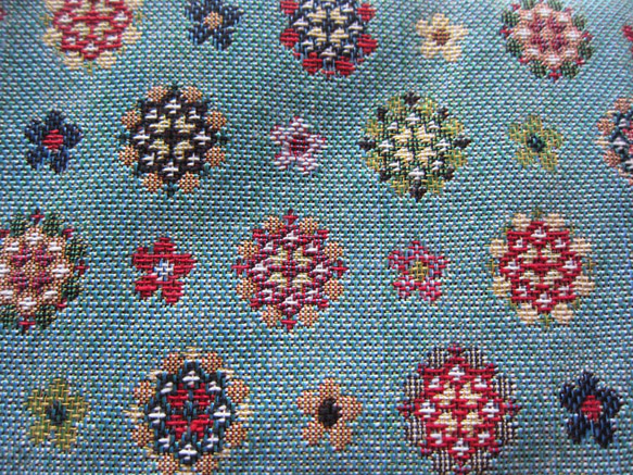 再販フランス生地　万華鏡と小花のポーチ　コインケース　コスメ入れ　薬入れ　カード入れ 3枚目の画像