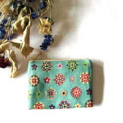 再販フランス生地　万華鏡と小花のポーチ　コインケース　コスメ入れ　薬入れ　カード入れ 2枚目の画像