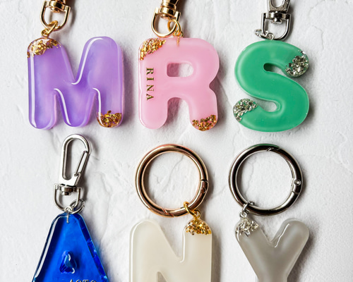 イニシャルレジンキーホルダー オーダー専用 名入れ可能♡イニシャルキーホルダー チャーム/オーダー/推し活/大人も