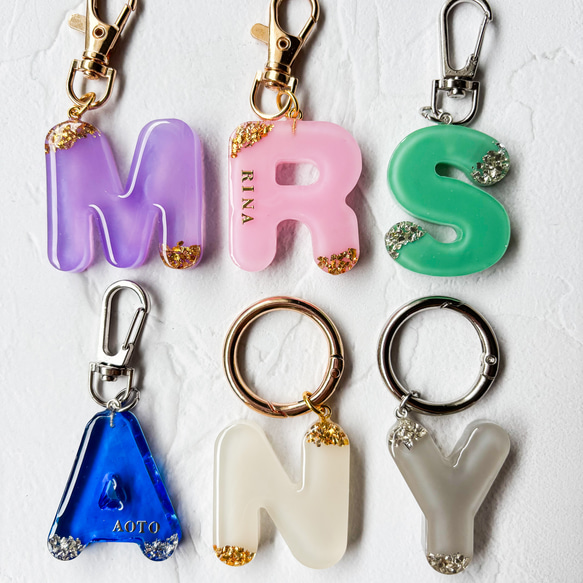 イニシャルレジンキーホルダー オーダー専用 名入れ可能♡イニシャルキーホルダー チャーム/オーダー/推し活/大人も
