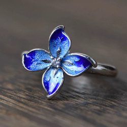 ワスレナグサのピアス - 耳を華やかさを添える　R418 ワスレナグサのピアス - 耳を華やかさを添える R418 | iichi 日々の