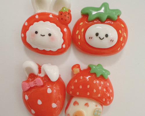 C134）2個 いちご うさぎ いちごかぶり物 いちごのおうち いちご