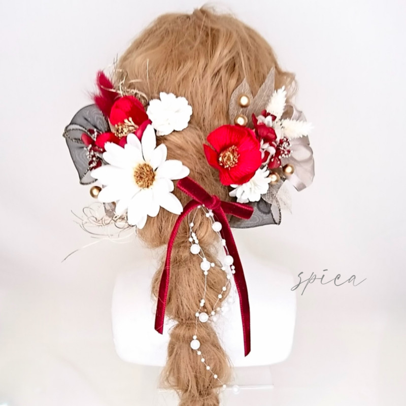 【一点限定】椿とマーガレットとベロアリボンのヘッドドレス 髪飾り 成人式 卒業式 七五三 ウェディング 赤 白 パール