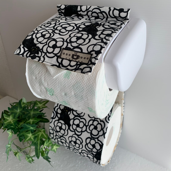 トイレットペーパーホルダーカバー☆黒猫&カメリア☆4カラー 4枚目の画像