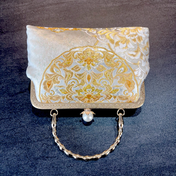 9月新作！気品漂う優しい引箔加工　正倉院【宝相華柄】最高級西陣帯バッグ　フォーマルバッグ　パーティーバッグ 2枚目の画像