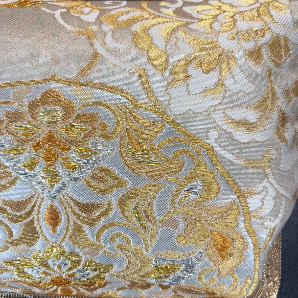 9月新作！気品漂う優しい引箔加工　正倉院【宝相華柄】最高級西陣帯バッグ　フォーマルバッグ　パーティーバッグ 7枚目の画像