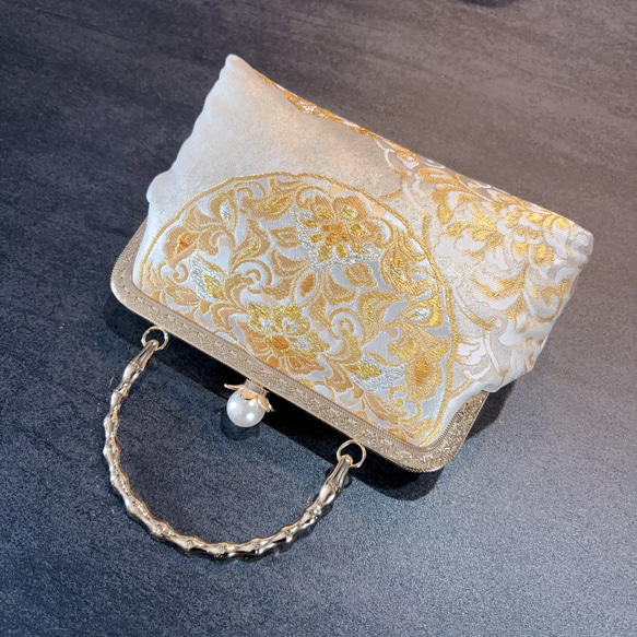 9月新作！気品漂う優しい引箔加工　正倉院【宝相華柄】最高級西陣帯バッグ　フォーマルバッグ　パーティーバッグ 4枚目の画像