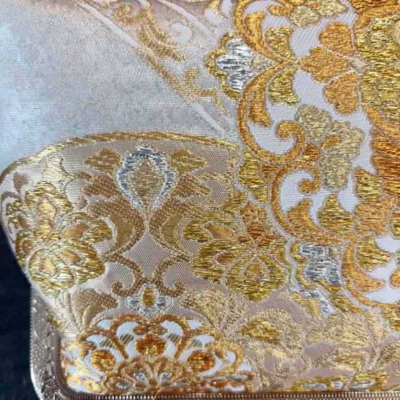 9月新作！気品漂う優しい引箔加工　正倉院【宝相華柄】最高級西陣帯バッグ　フォーマルバッグ　パーティーバッグ 9枚目の画像