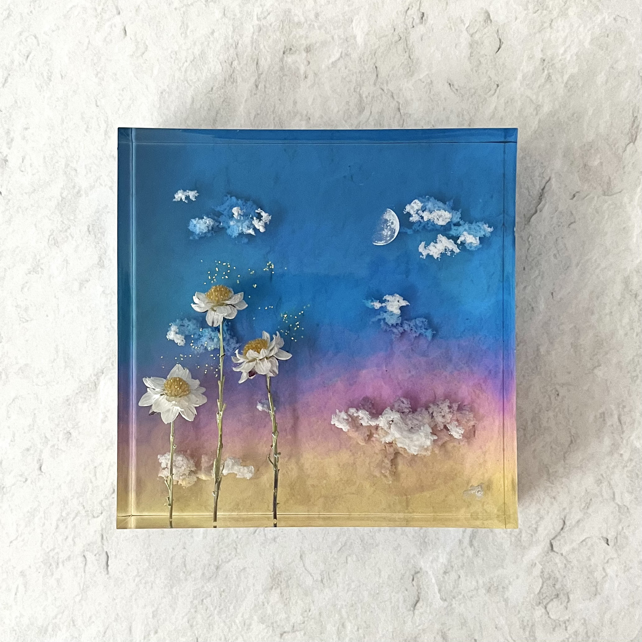 レジンアートオブジェ 【明け方の空と、月を見上げる花 】浅い夢 花かんざし 満月 雲 夕焼け 朝焼け アート インテリア 4,368円