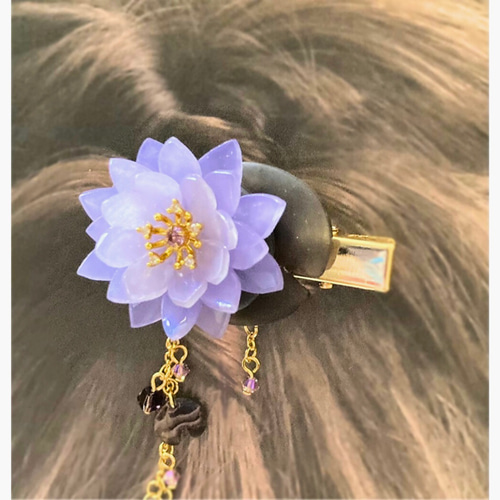 ヘアアクセサリー hana ヘアクリップ: 睡蓮 ープラバン花ヘアアクセサリー 髪飾り クリスタル