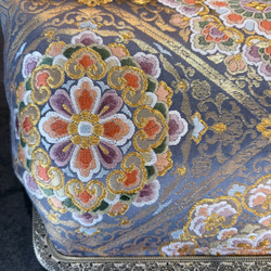 9月新作！日本の奥ゆかしい伝統色源氏鼠色、、格の高い華紋柄の最高級西陣帯バッグ　フォーマルバッグ　パーティーバッグ 10枚目の画像