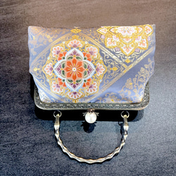 9月新作！日本の奥ゆかしい伝統色源氏鼠色、、格の高い華紋柄の最高級西陣帯バッグ　フォーマルバッグ　パーティーバッグ 4枚目の画像