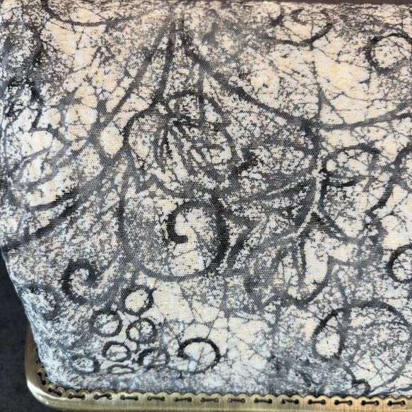 希少！！金通し日本の伝統工芸暈し染めに手書き散りばめられた微粒子パールのヴェール　カジュアルバンブー口金高級帯地バッグ 9枚目の画像