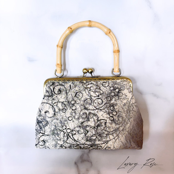 希少！！金通し日本の伝統工芸暈し染めに手書き散りばめられた微粒子パールのヴェール　カジュアルバンブー口金高級帯地バッグ 7枚目の画像