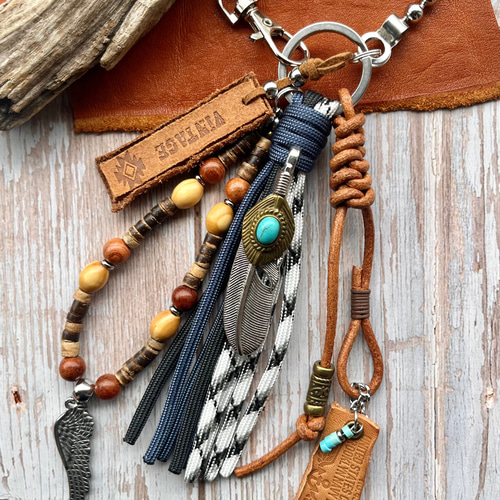 パラコード タッセルバッグチャーム レザーチャーム 牛革紐