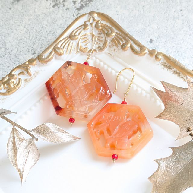 天然石カーネリアン 六角彫り 大ぶりピアス / 18K Carnelian Hexagon Earrings