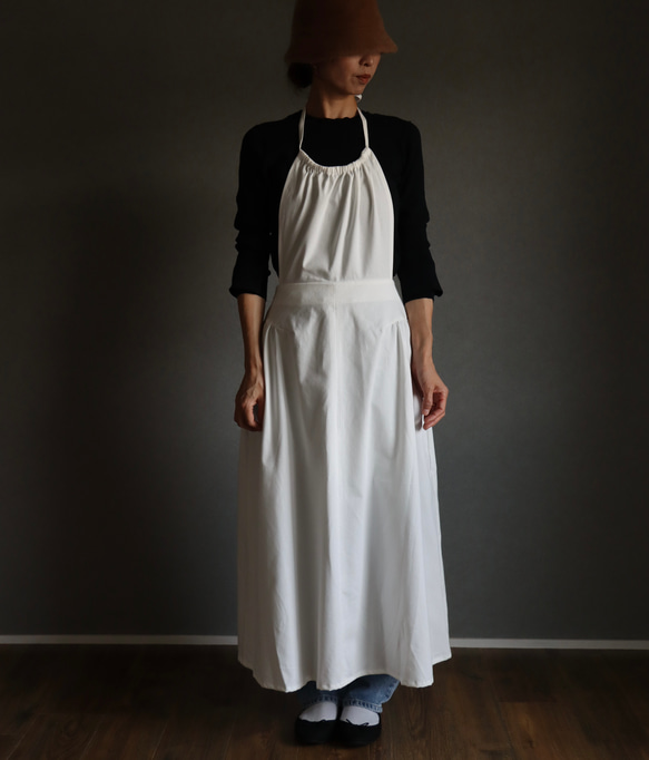 一味違うお洒落デニムエプロン／岡山県児島デニムで魅せる、サイドギャザーデザインエプロン／6オンスデニム／オフホワイト 13枚目の画像