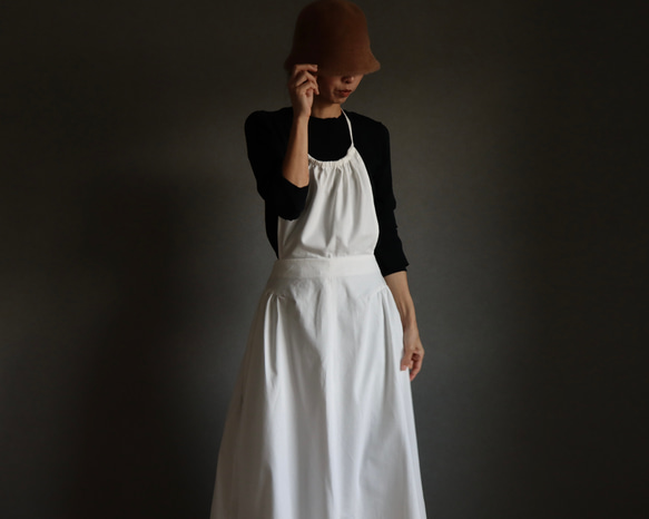 一味違うお洒落デニムエプロン／岡山県児島デニムで魅せる、サイドギャザーデザインエプロン／6オンスデニム／オフホワイト 11枚目の画像