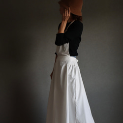 一味違うお洒落デニムエプロン／岡山県児島デニムで魅せる、サイドギャザーデザインエプロン／6オンスデニム／オフホワイト 8枚目の画像