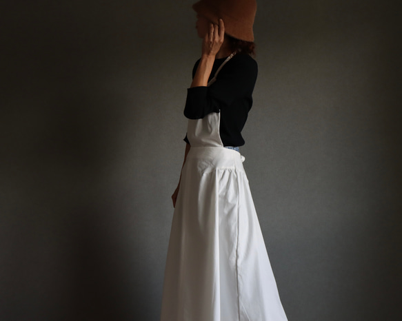 一味違うお洒落デニムエプロン／岡山県児島デニムで魅せる、サイドギャザーデザインエプロン／6オンスデニム／オフホワイト 8枚目の画像