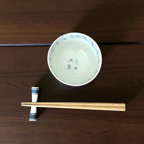 アンティーク伊万里　藍手いびつ茶碗　布袋さん絵　共箱付き アンティーク伊万里 藍手いびつ茶碗 布袋さん絵 共箱付き 【公式通販】