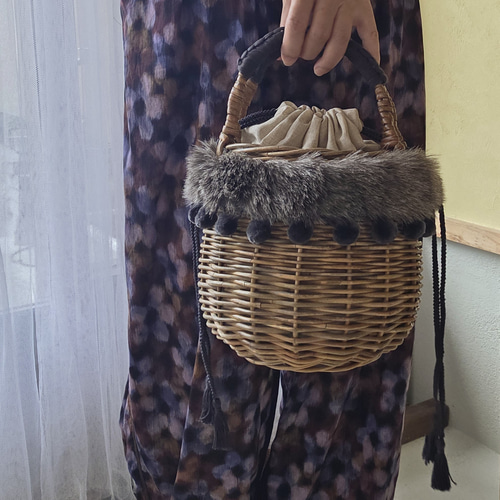 ♡ 再販♡冬のかごバッグ♪ファーとポンポンが大人可愛くシックな装い