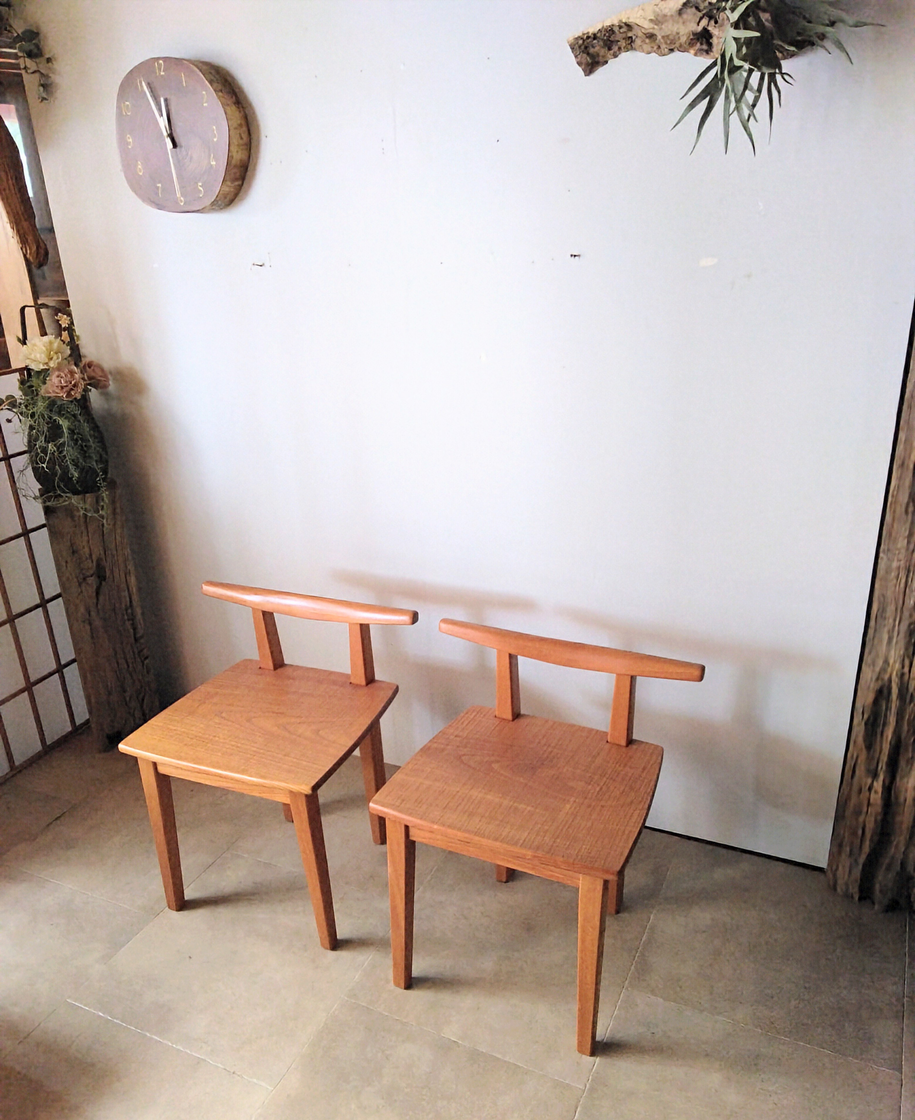 ～背もたれが低い木製チェア～　腰あて椅子