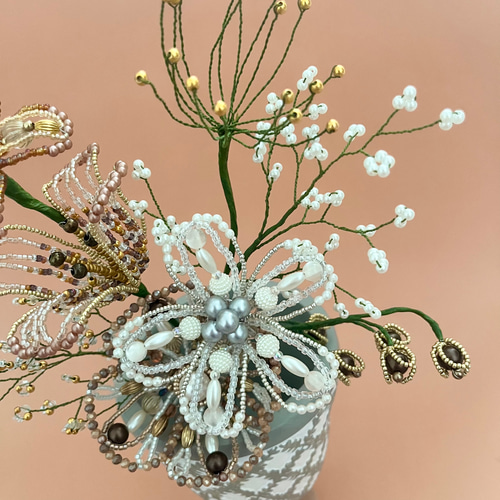 ビーズフラワー ブーケ（ホワイト／ベージュ／ブラウン） アート