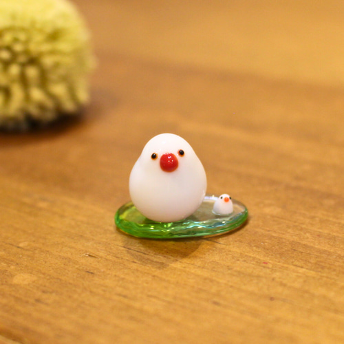 丸っこい白文鳥の置物 小さい文鳥付き ガラス その他置物 ガラス工房