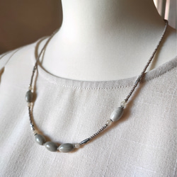 檸檬石とチューブ型ビーズの少し長めのネックレス 2枚目の画像