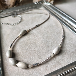 檸檬石とチューブ型ビーズの少し長めのネックレス 4枚目の画像