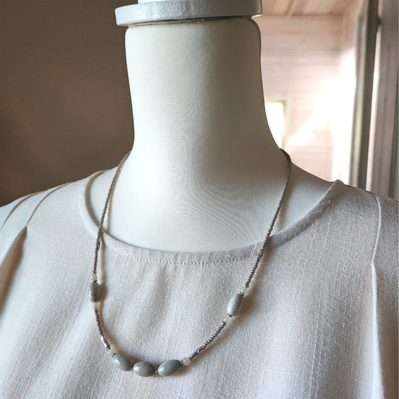 檸檬石とチューブ型ビーズの少し長めのネックレス 7枚目の画像