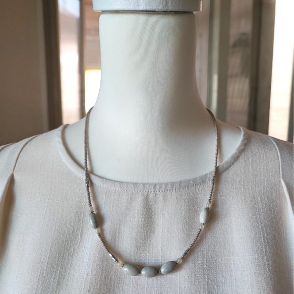 檸檬石とチューブ型ビーズの少し長めのネックレス 6枚目の画像