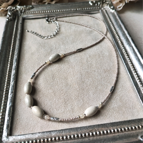 檸檬石とチューブ型ビーズの少し長めのネックレス 5枚目の画像