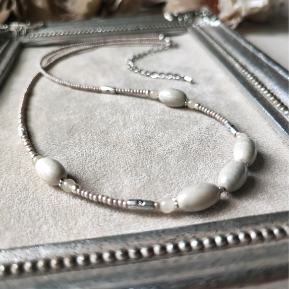 檸檬石とチューブ型ビーズの少し長めのネックレス 3枚目の画像