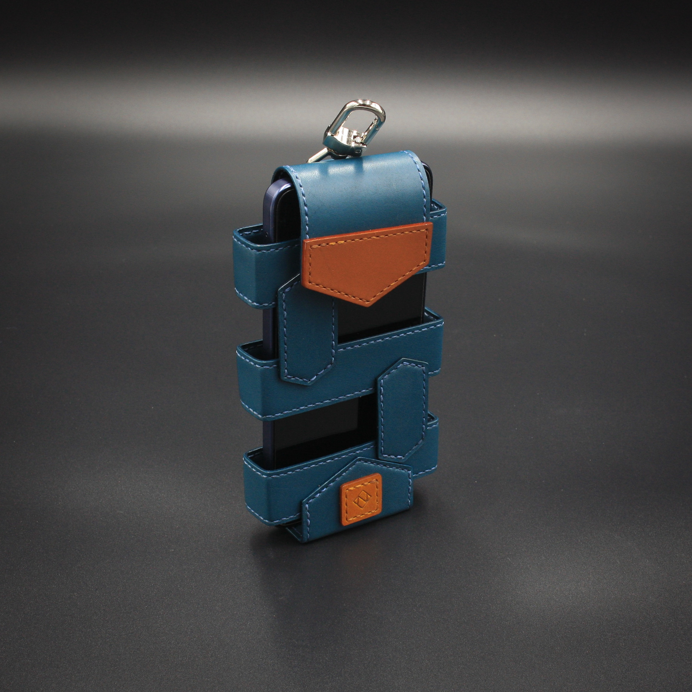 ホルダー型　スマホケース（青と茶）