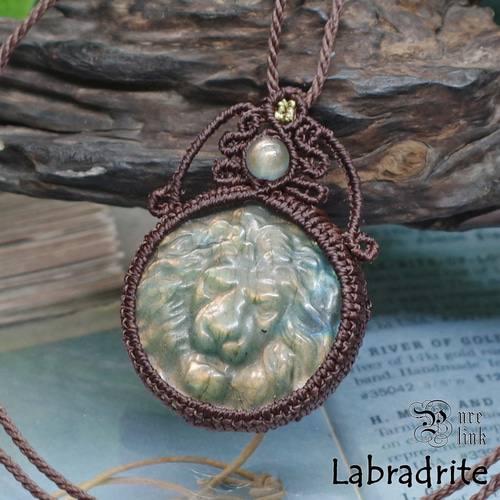 百獣の王ライオン彫刻『ゴールデンラブラドライト』マクラメ編みトップ