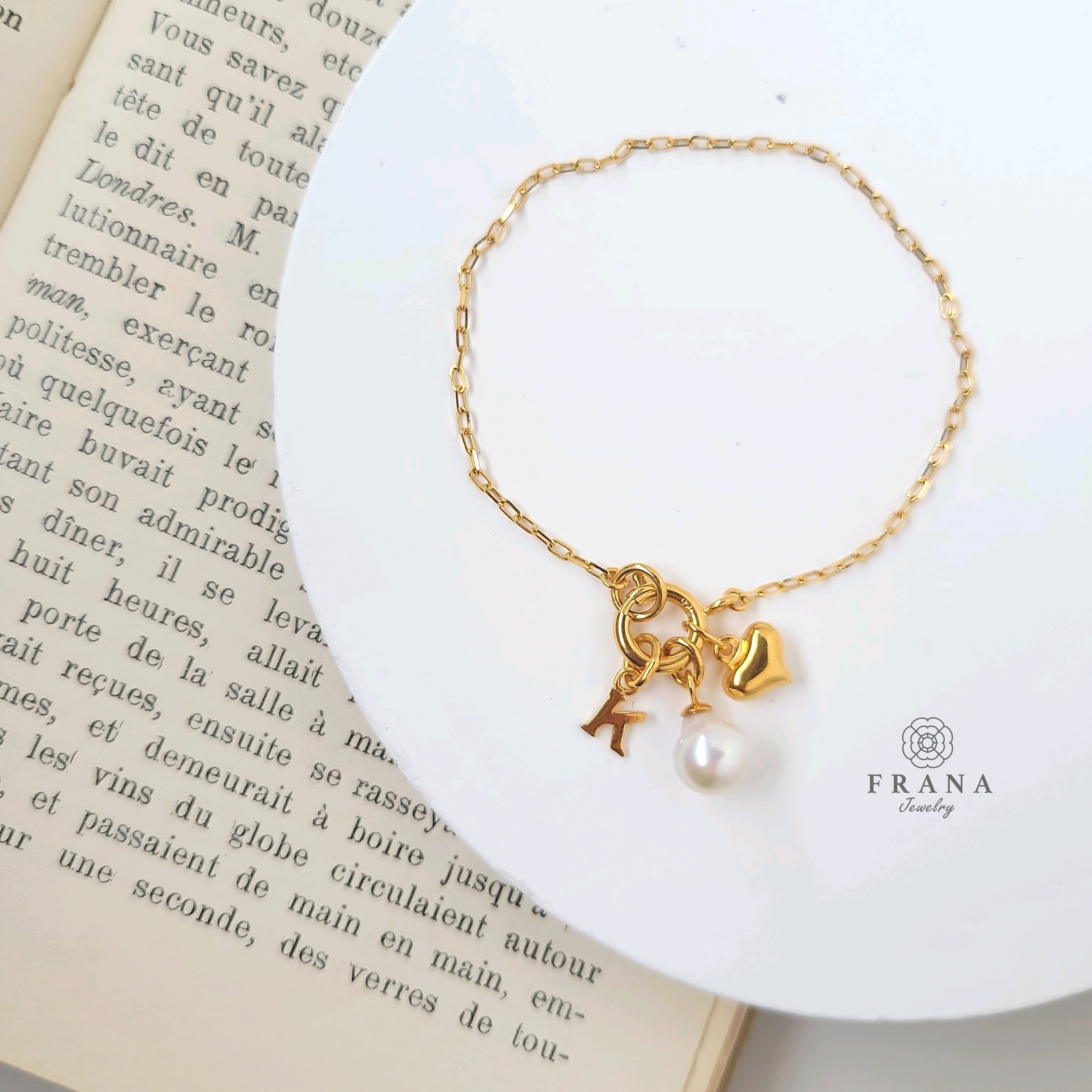 【3way以上♪】バロックパールのしゃららんブレスレット【選べるイニシャル】星　ハート　チャーム