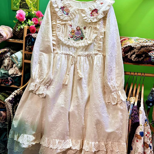 立川限定　フリル襟ワンピース　キナリ　リボン フリルリボン肩あきワンピース/MAJESTIC LEGON(マジェスティックレゴン