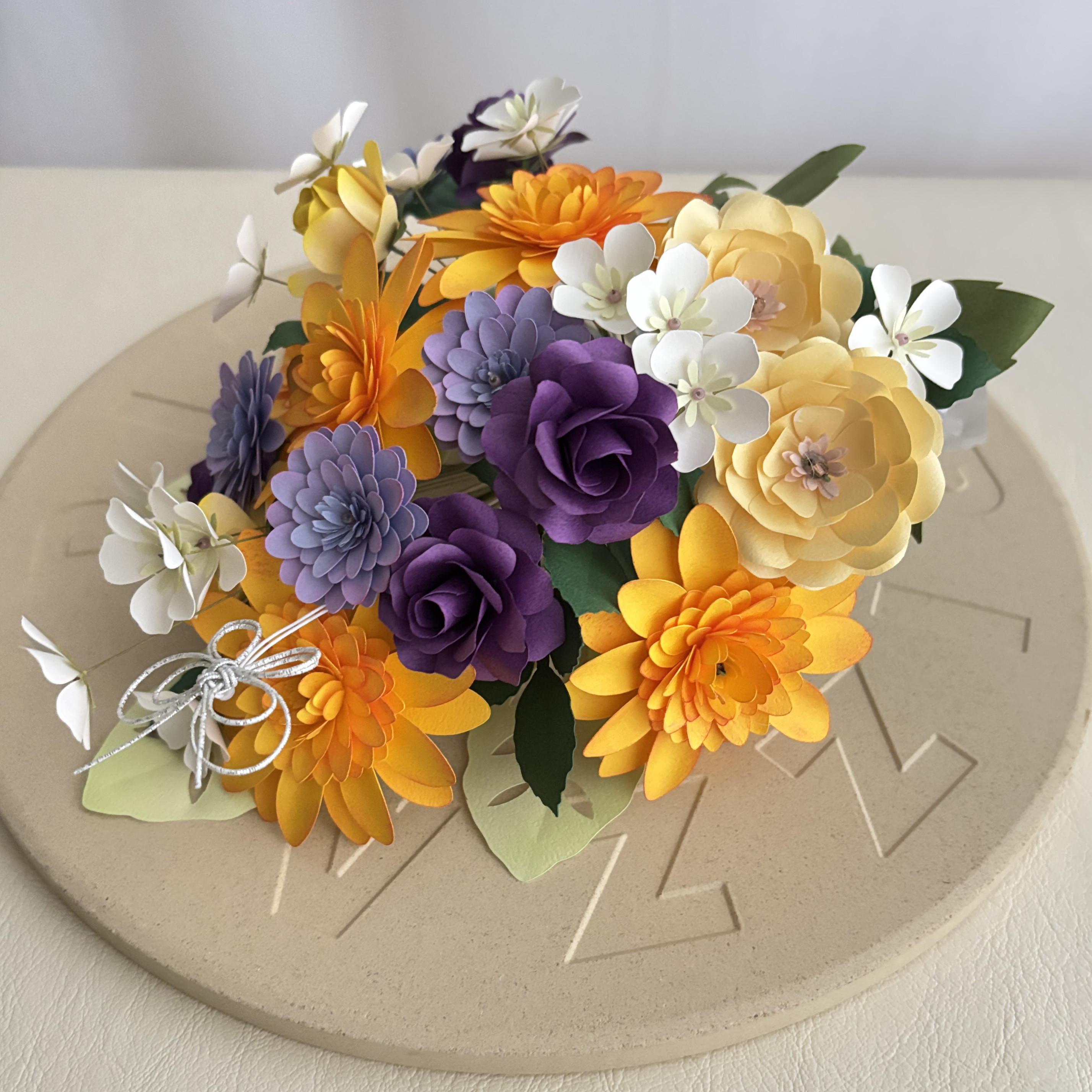 黄色いガーベラと薔薇のフラワーアレンジメント　発表会のプレゼントに　花束　スワッグ　ペーパークラフト