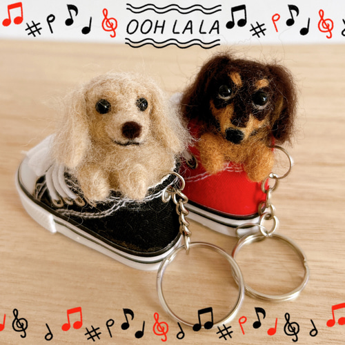 羊毛フェルト チョコタン ダックス ぬいぐるみ マスコット スニーカー