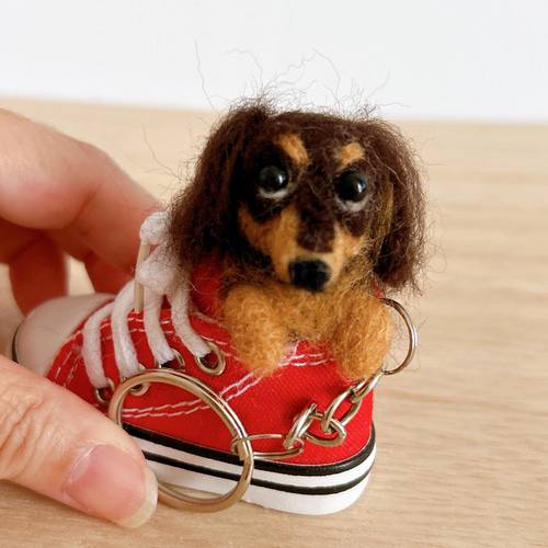 羊毛フェルト チョコタン ダックス ぬいぐるみ マスコット スニーカー