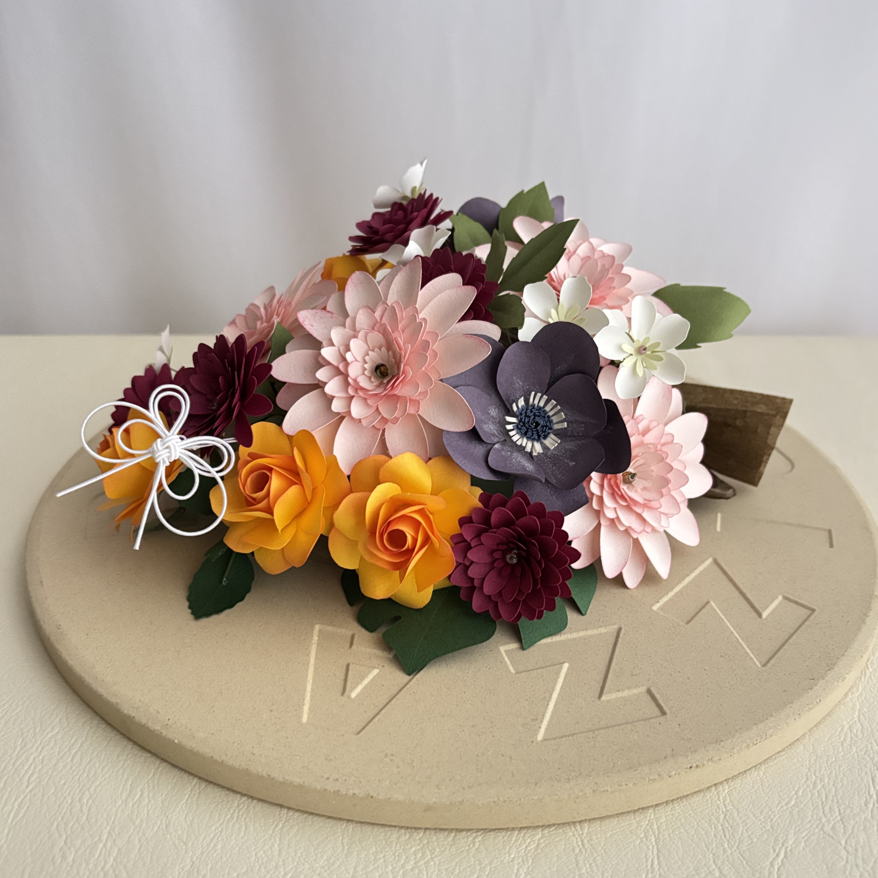 ピンクのガーベラと薔薇のフラワーアレンジメント　発表会のプレゼントに　花束　スワッグ　ペーパーフラワーアート