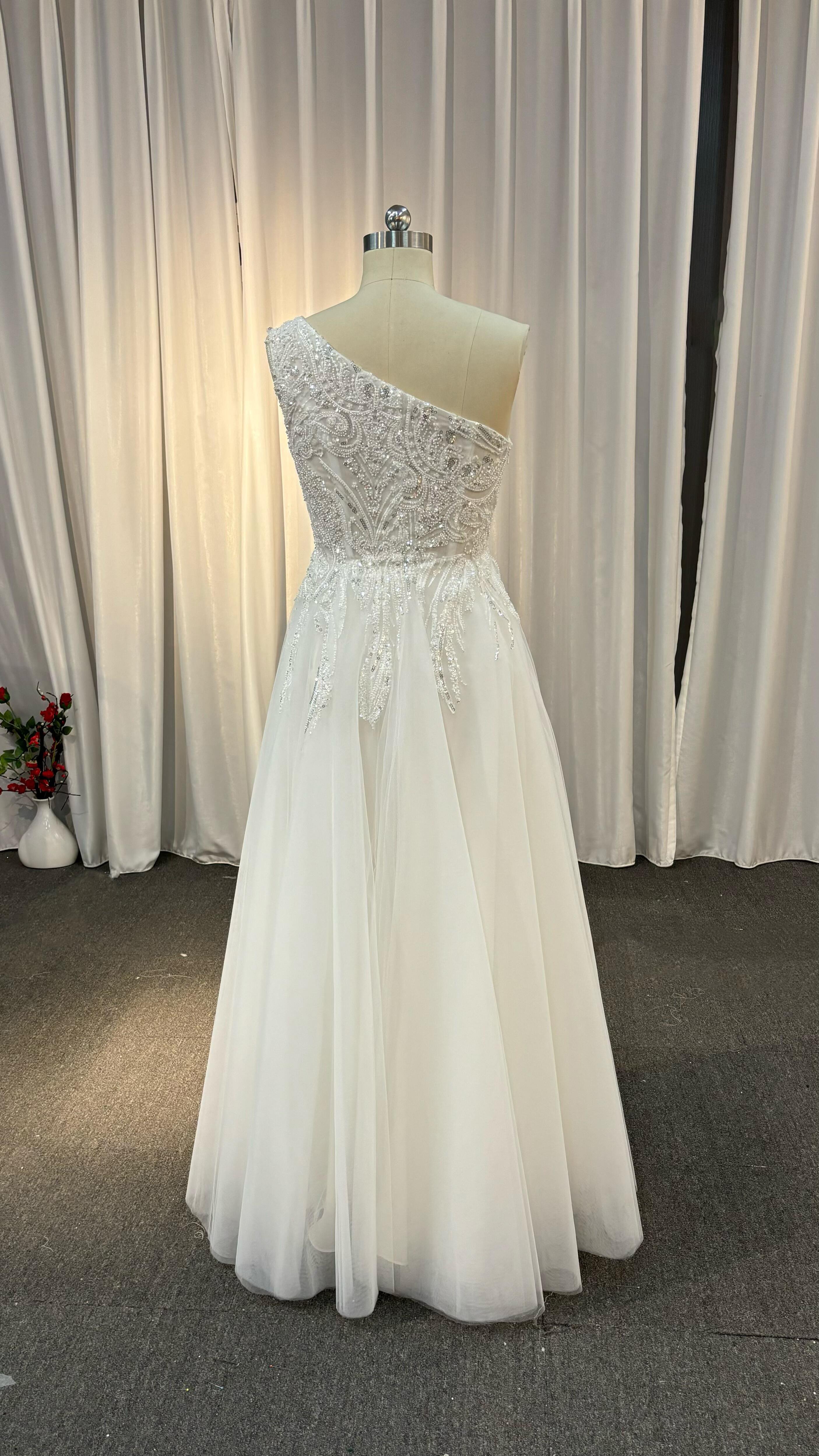 最新作　夏婚　床丈　ワンショルダー　アシメドレス非対称チャック　白　ウェディング　ブライダル　二次会前撮りお呼ばれ音楽会